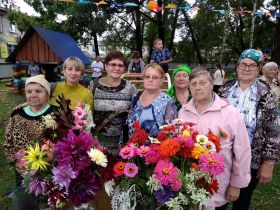 Выставка цветов и даров природы