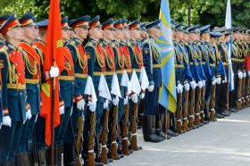 Торжественное возложение на площади Победы