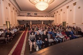 С аншлагом проходят в Великолукском театре спектакли, созданные в рамках партийного проекта «Культура малой Родины».