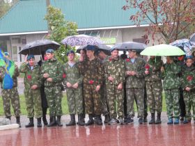 Возложение цветов в сквере "Десантник"