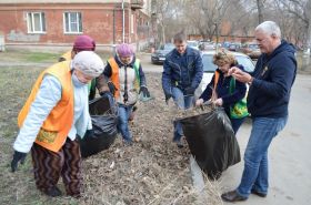 В Тракторозаводском районе прошли апрельские субботники